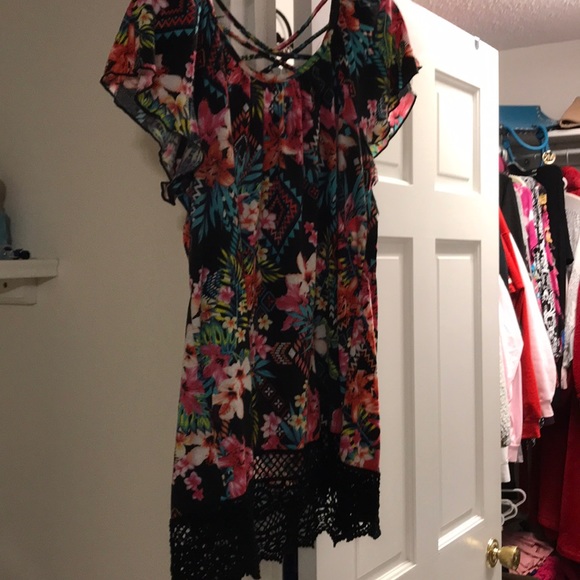 French Laundry Tops - Flower 🌺 print top with crochet detail - Used!